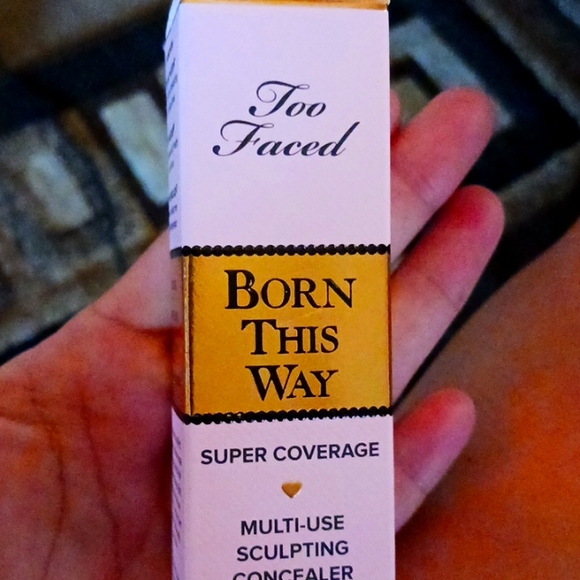 Concealer - Picture 1 of 4